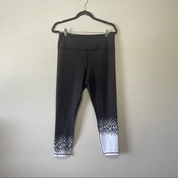 ZYIA Pants - Zyia Active Cropped Leggings Size 12 FLAWED